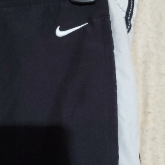 Nike Capri Pants - Picture 2 of 8